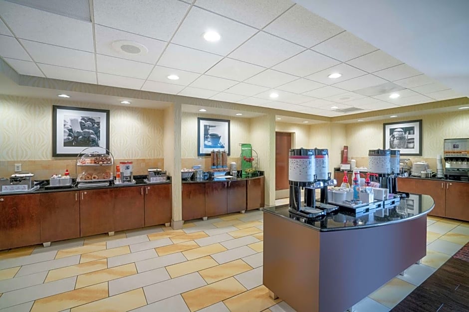 Hampton Inn By Hilton Richmond - Airport