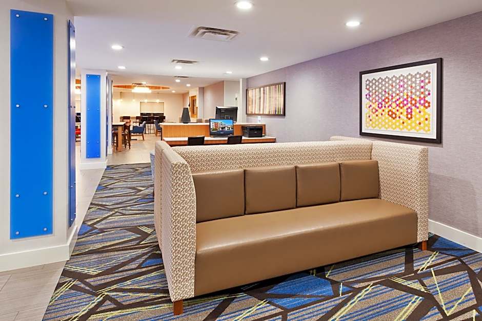 Holiday Inn Express Hotel & Suites Rome-East By IHG