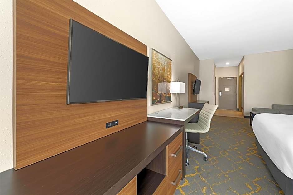 Best Western Plus Isanti