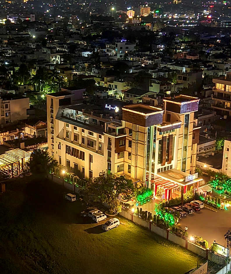 Hotel Saffron Leaf