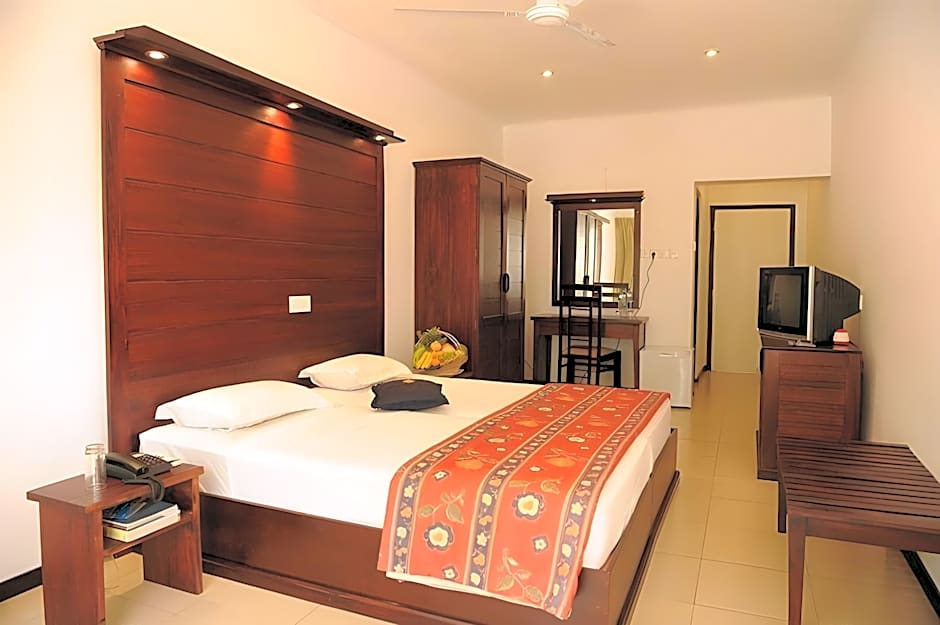 Golden Star Beach Hotel