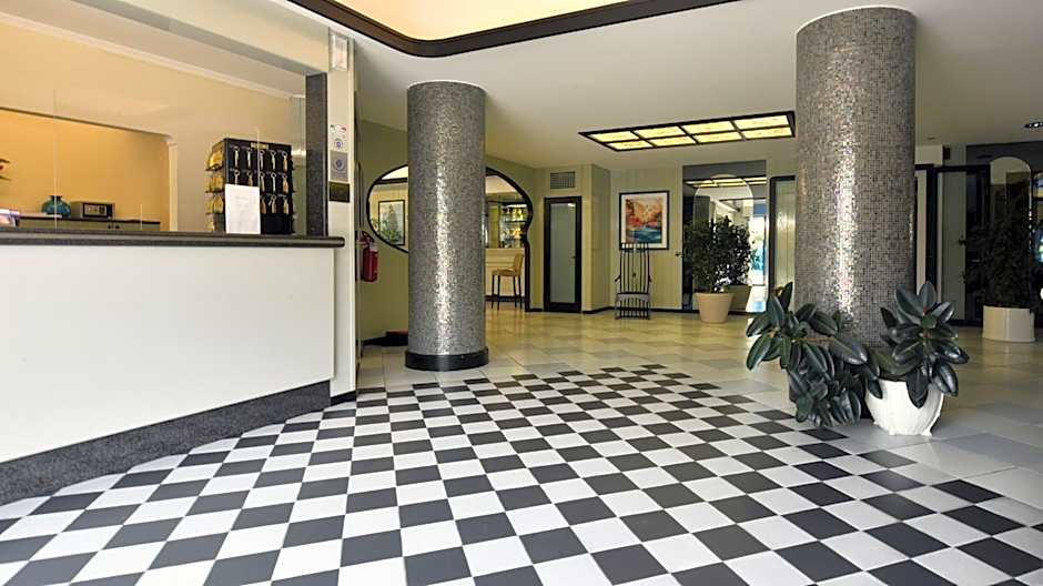 Hotel Sud Est by Fam Rossetti