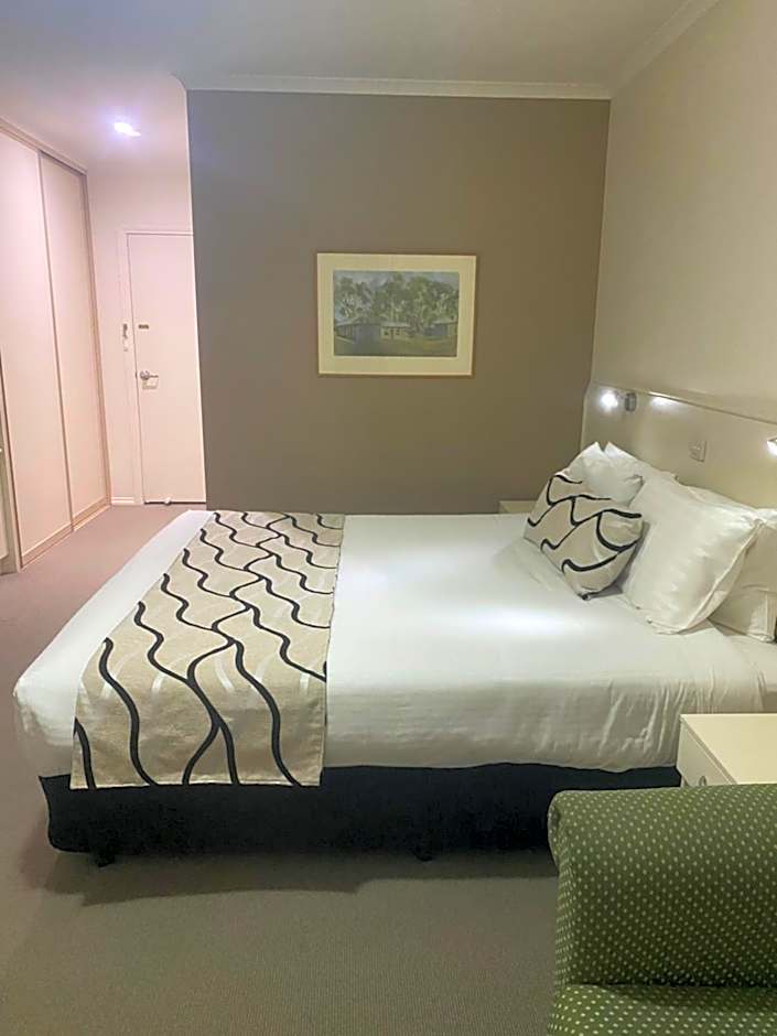 Deniliquin Country Club Motor Inn
