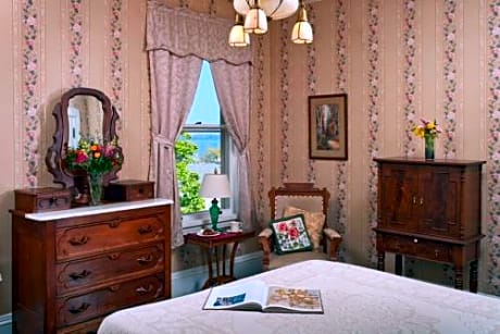 Old Rittenhouse Inn