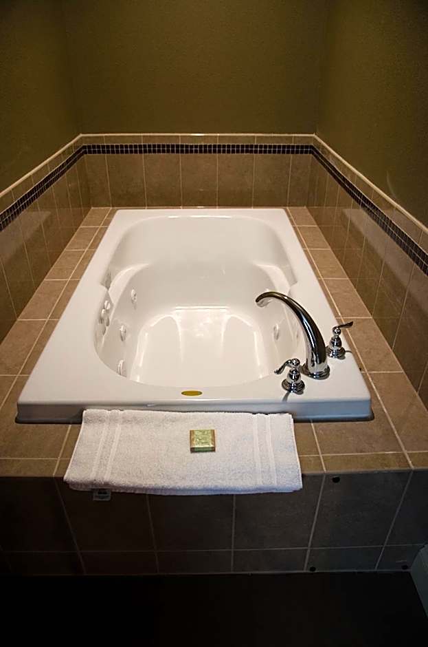 Aashram Hotel by Niagara River