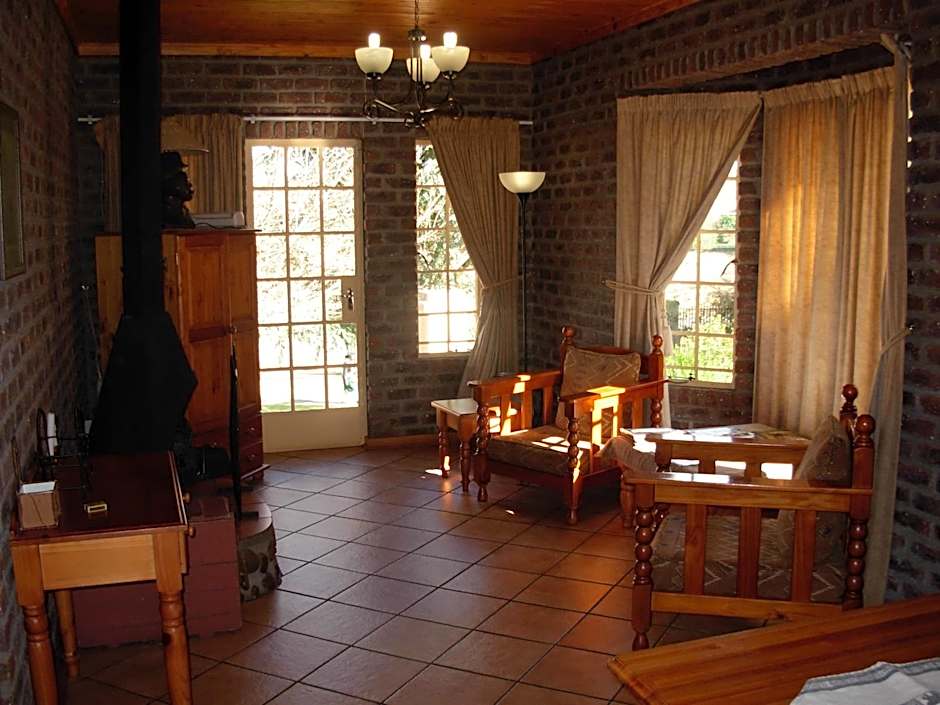 Thaba Tsweni Lodge & Safaris
