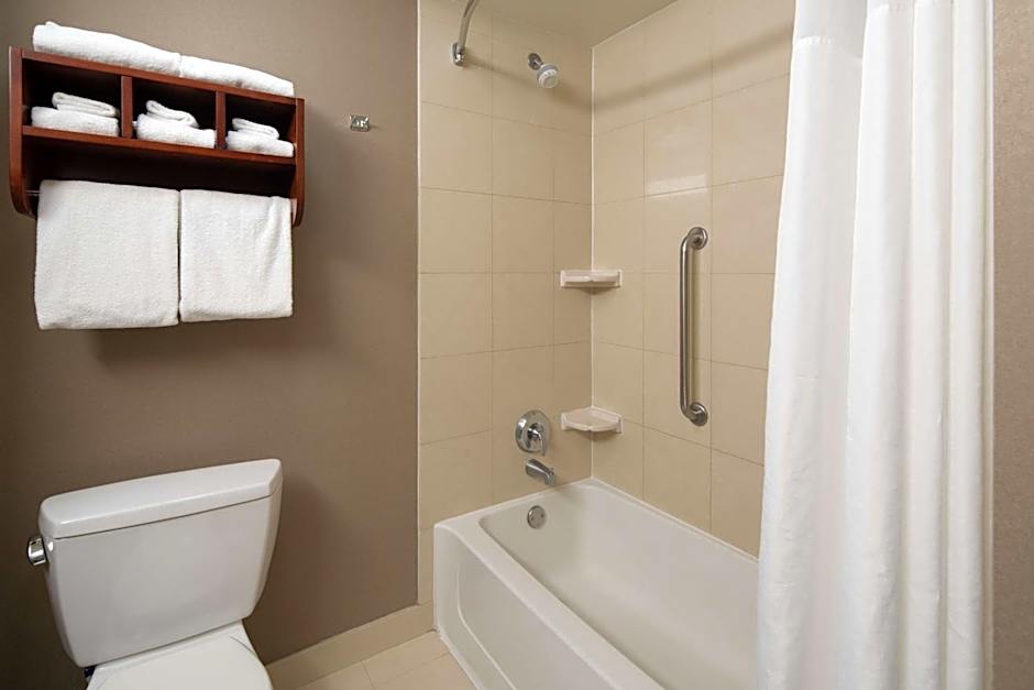 Hampton Inn By Hilton Visalia