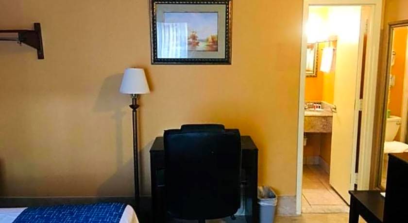 Travelodge by Wyndham Bay Shore Long Island