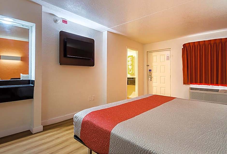 Motel 6-Garland, TX - Garland - Northwest Hwy