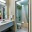 Econo Lodge Inn & Suites Southeast