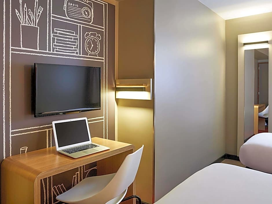 ibis Paris Canal Saint Martin