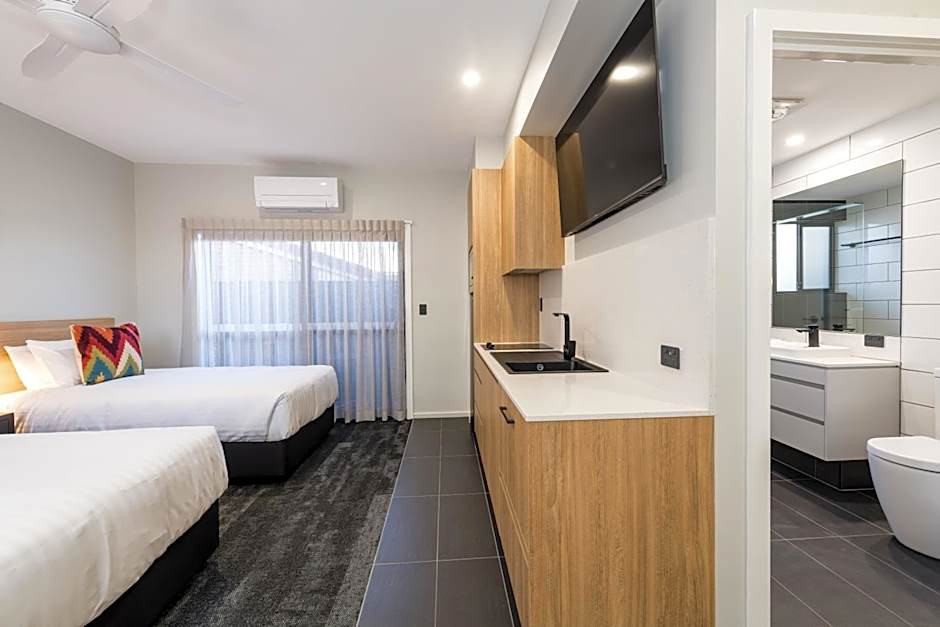 AVENUE MOTEL APARTMENTS