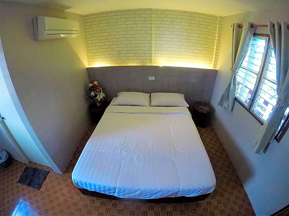 T & T Hostel Kanchanaburi
