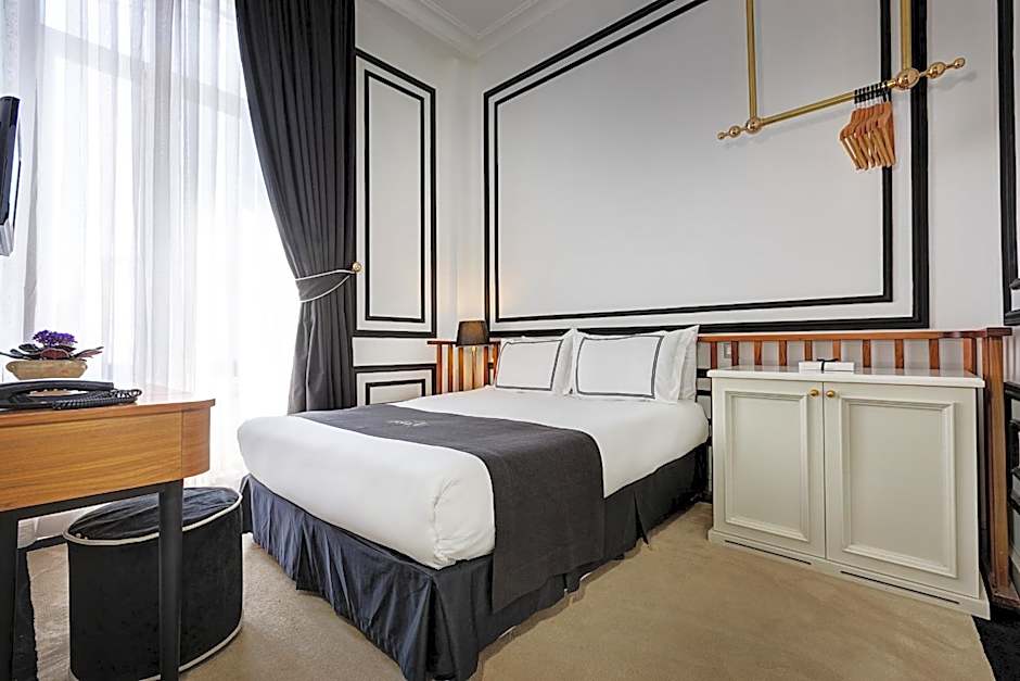 Photo 1 of 8 of Classic Room