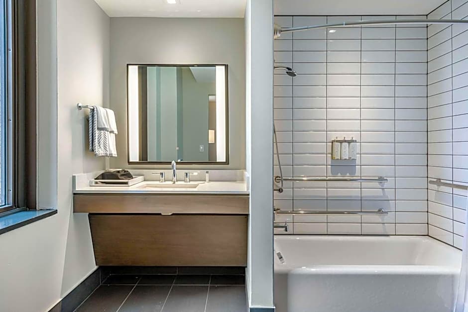 Cambria Hotel Houston Downtown Convention Center