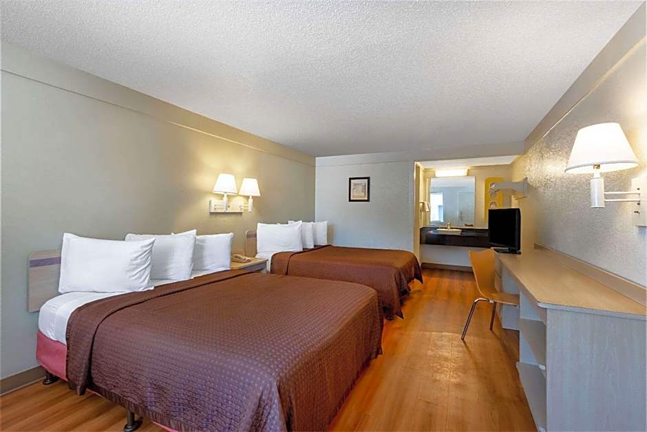 Travelodge by Wyndham Essington / Philadelphia Airport