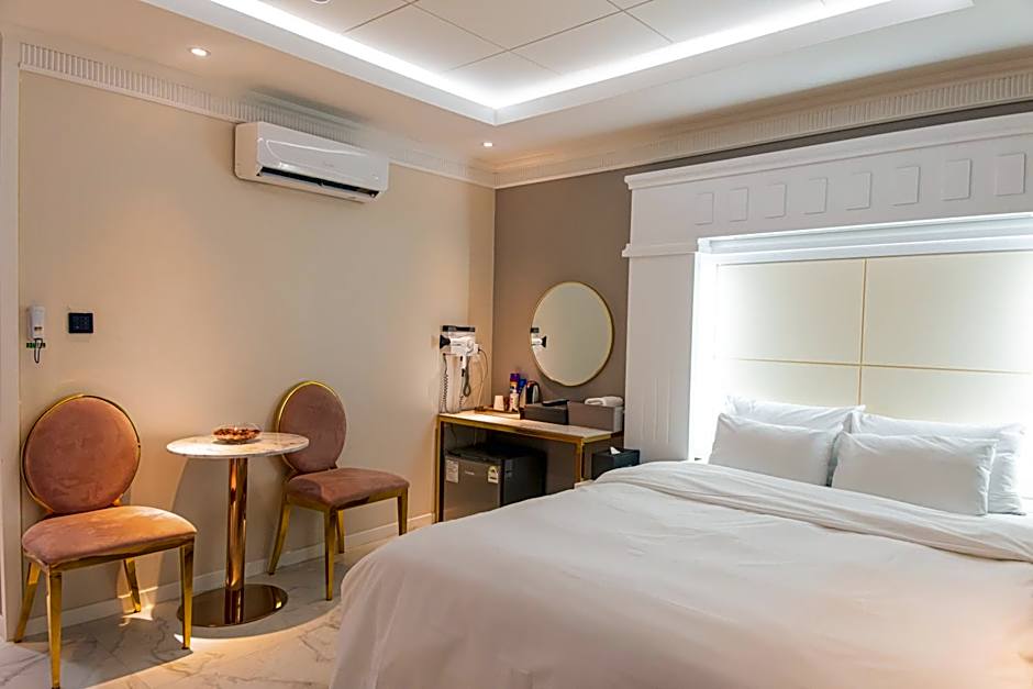 KNox Hotel