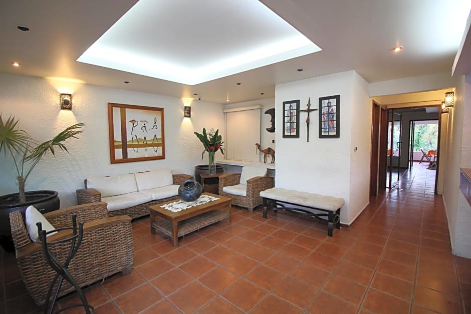 Villa Blanca Suites