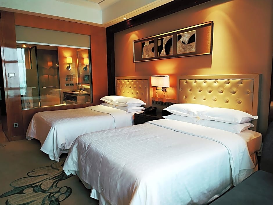 Photo 1 of 5 of 1 King Bed Guestroom