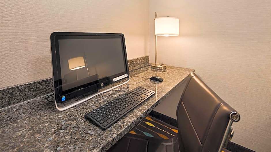 Best Western Plus Boardman Inn & Suites