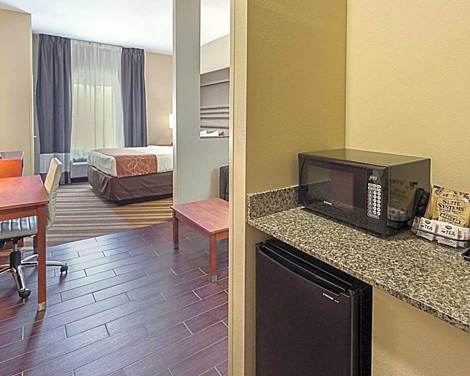 Comfort Suites near Tanger Outlet Mall