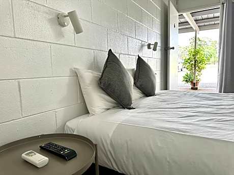 Sawmill Hotel Motel