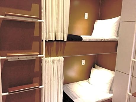 Bed in 12-bed mixed dormitory