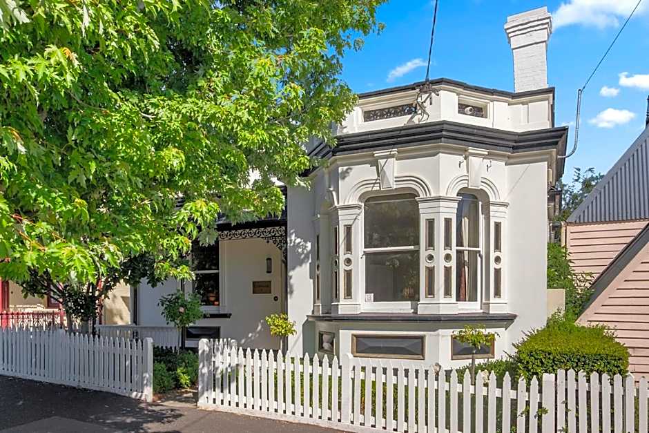Connage - Historic Battery Point Police Station