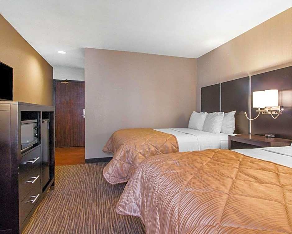 Greenstay Inn & Suites Court View