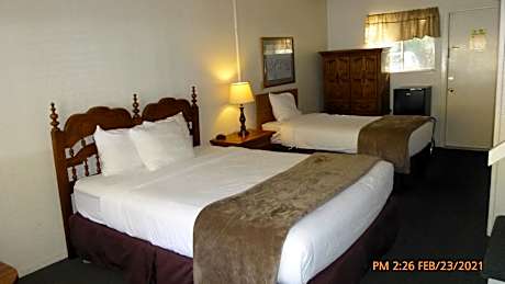 1 Queen Bed and 1 Single Bed