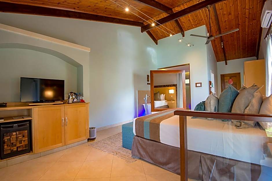 Coco de Mer and Black Parrot Suites