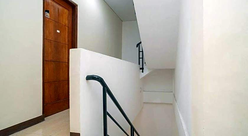 RedDoorz near Stasiun Tangerang