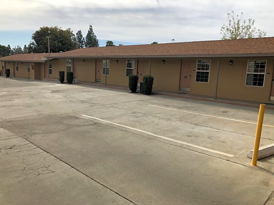 Toppers Motel