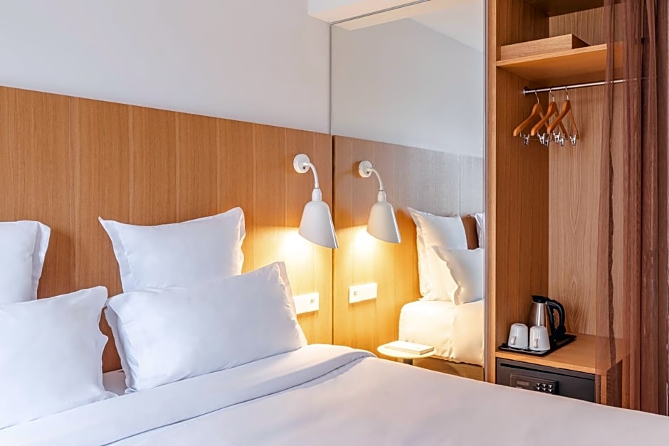 9Hotel Republique