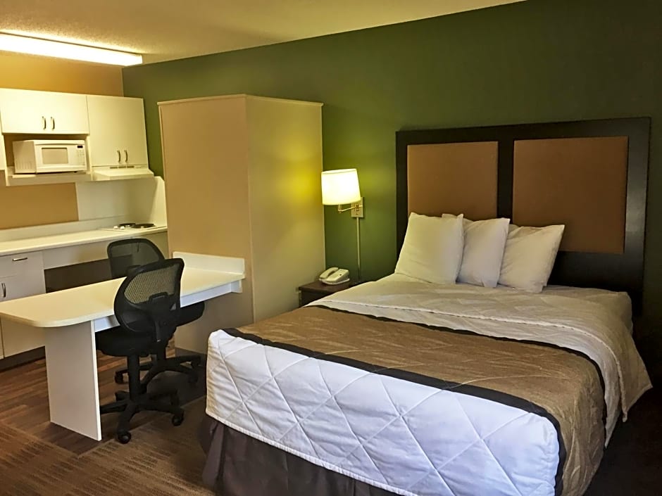 Extended Stay America Suites - Chicago - Gurnee