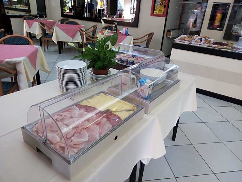 Hotel Sud Est by Fam Rossetti