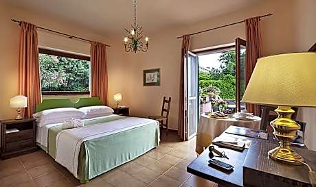 Family Room with Garden View