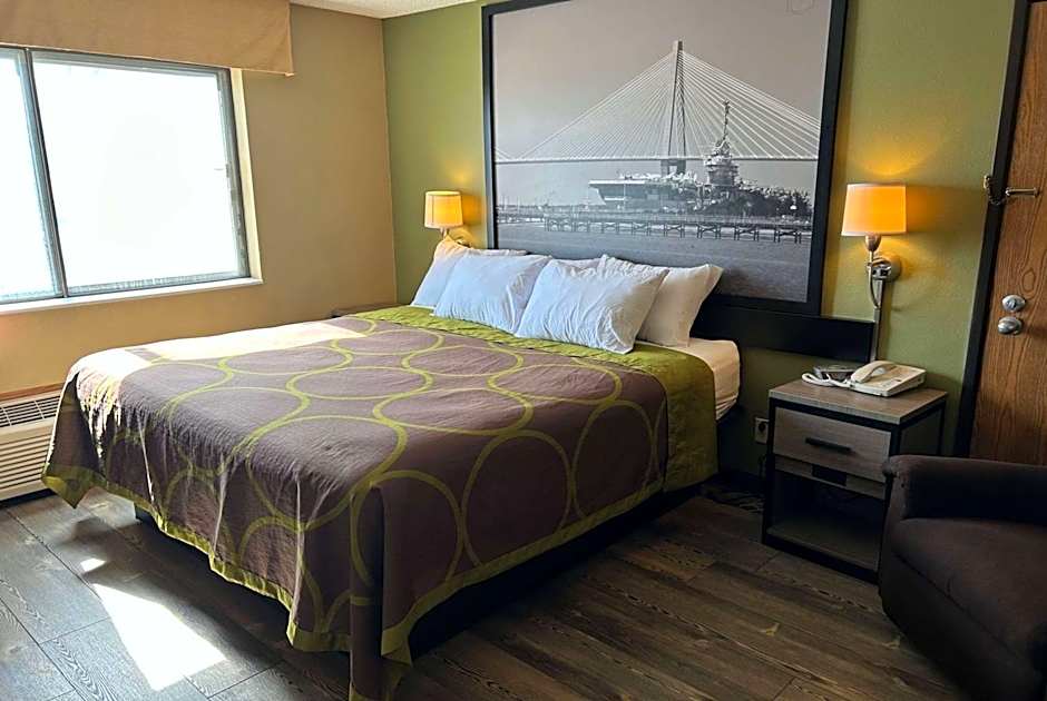 Super 8 by Wyndham Perry IA