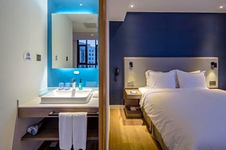 King Room - Non-Smoking