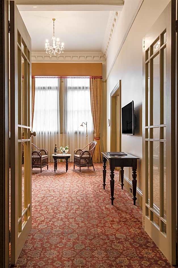 Hadley's Orient Hotel