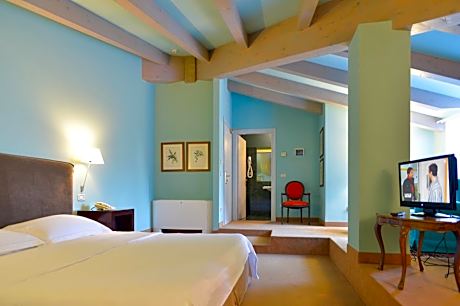 Junior Suite with Lake View