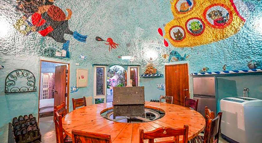 HI-BI Outer Space House BnB