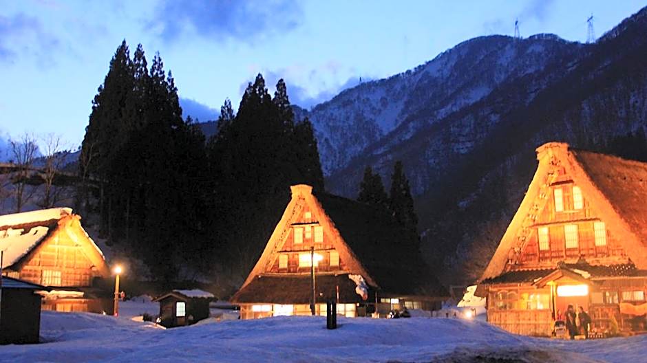 Gokayama Onsen Akaokan