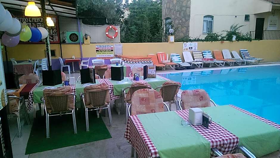 Club Sunset Apartments