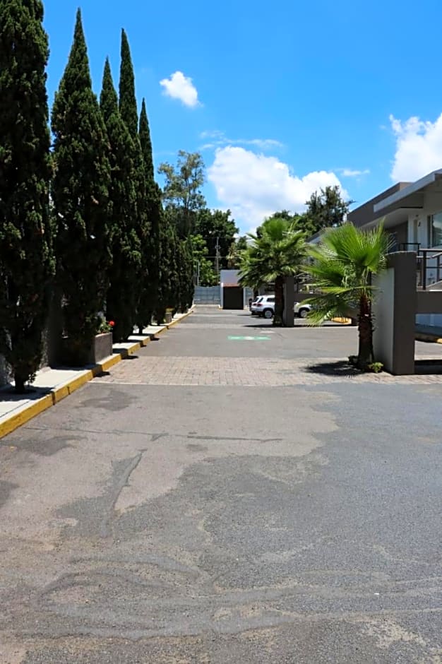 Cypres Hotel & Suites