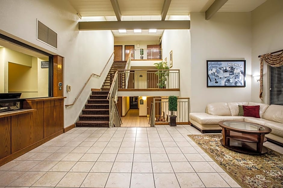 Super 8 by Wyndham Wichita East
