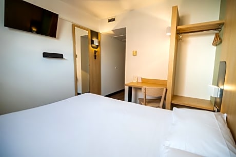 Double Room (1 - 2 Adults)