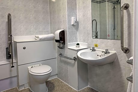 Accessible - 1 Double Mobility Accessible Bathtub Non-Smoking