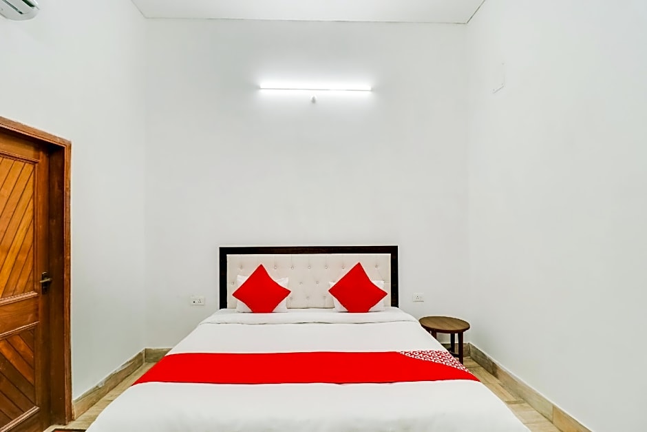 OYO 65521 Hotel Prashansha Palace