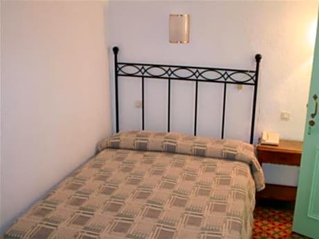 SINGLE STANDARD ROOM